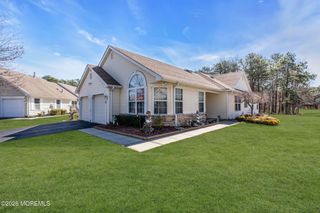 18 Rosewood Court, Lakewood, NJ 08701