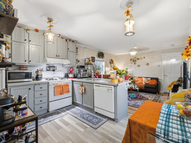 18 3rd Street, Middlesex, NJ 07001