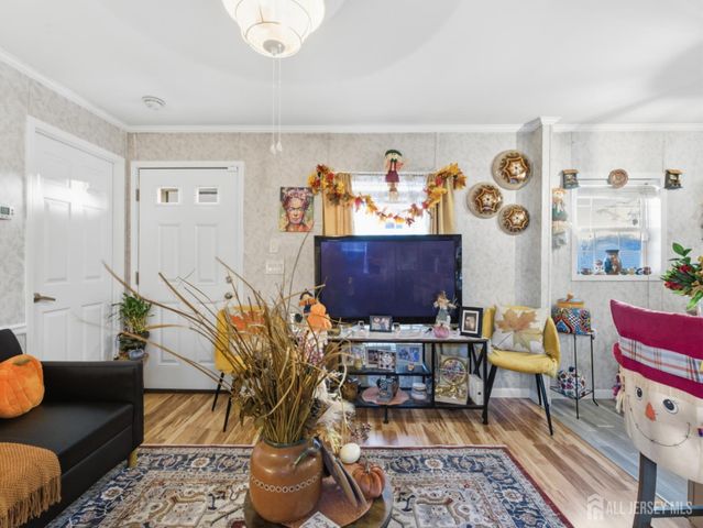 18 3rd Street, Middlesex, NJ 07001