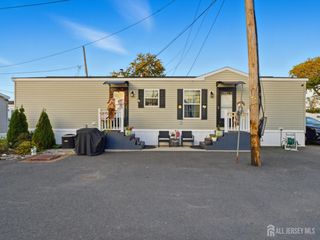 18 3rd Street, Middlesex, NJ 07001