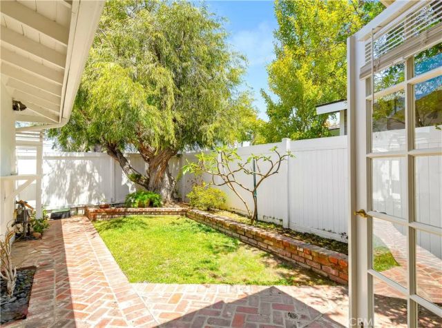 1644 Aliso Avenue, Costa Mesa, CA 92627