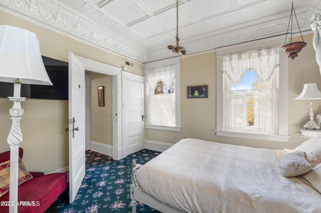 614 W SANTA FE Avenue, Flagstaff, AZ 86001