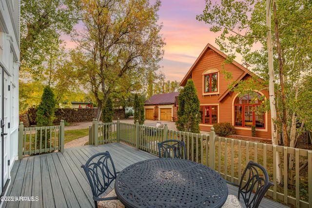 614 W SANTA FE Avenue, Flagstaff, AZ 86001