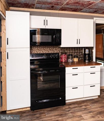 420 LOCUST ST, Burnham, PA 17009