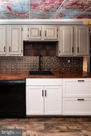 420 LOCUST ST, Burnham, PA 17009