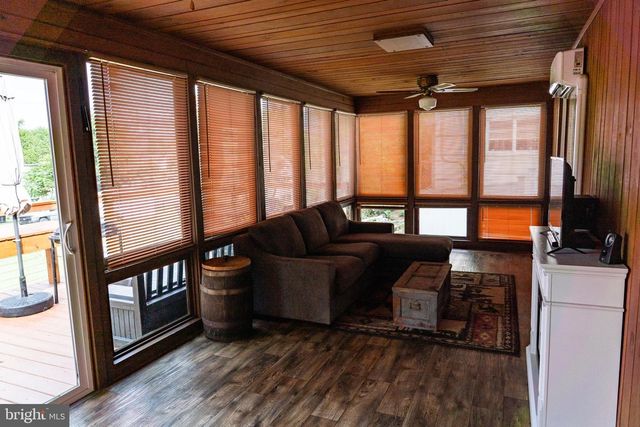 420 LOCUST ST, Burnham, PA 17009