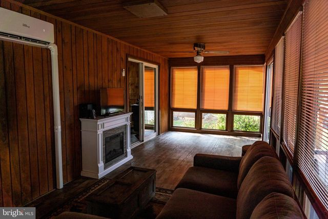 420 LOCUST ST, Burnham, PA 17009