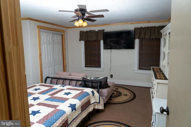 420 LOCUST ST, Burnham, PA 17009