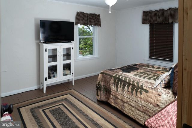 420 LOCUST ST, Burnham, PA 17009