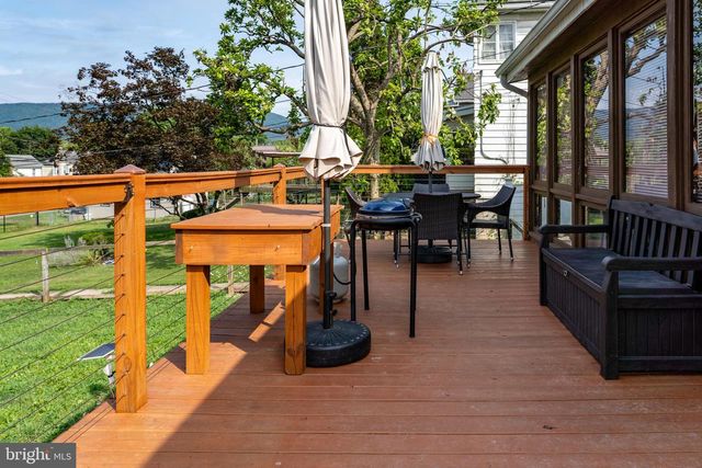 420 LOCUST ST, Burnham, PA 17009