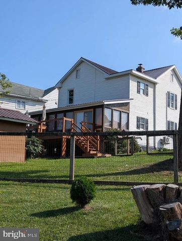 420 LOCUST ST, Burnham, PA 17009