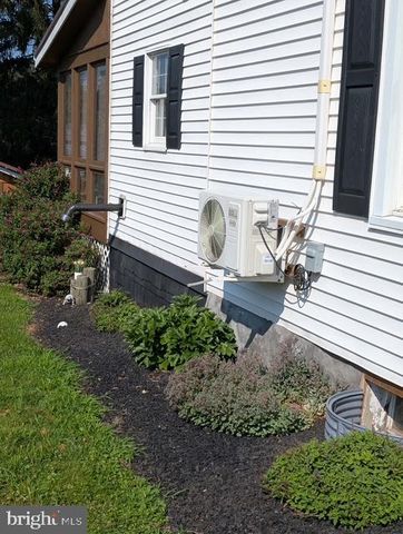 420 LOCUST ST, Burnham, PA 17009