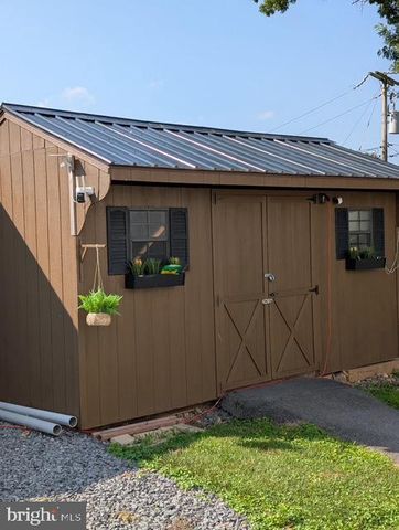 420 LOCUST ST, Burnham, PA 17009