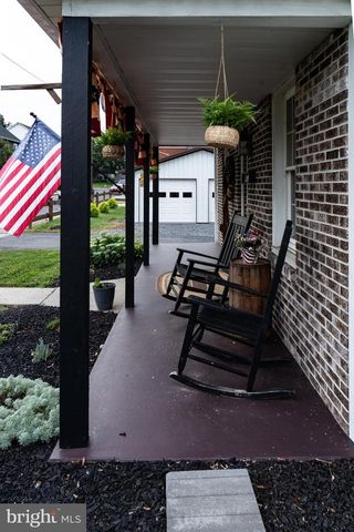 420 LOCUST ST, Burnham, PA 17009