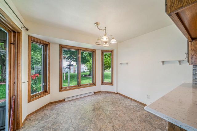 46 KENSINGTON COURT, Appleton, WI 54915
