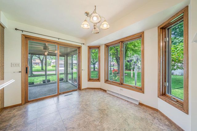 46 KENSINGTON COURT, Appleton, WI 54915
