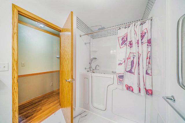46 KENSINGTON COURT, Appleton, WI 54915