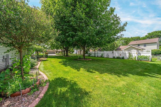 46 KENSINGTON COURT, Appleton, WI 54915