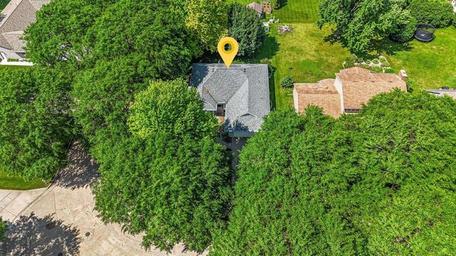 46 KENSINGTON COURT, Appleton, WI 54915