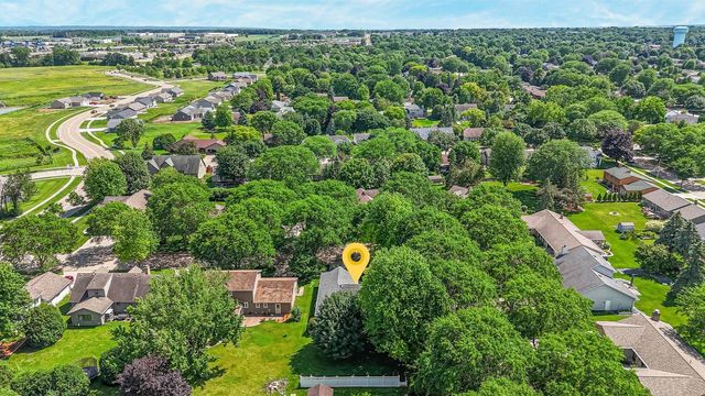 46 KENSINGTON COURT, Appleton, WI 54915