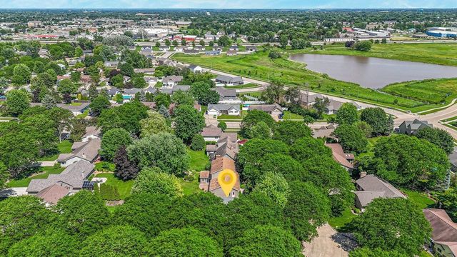 46 KENSINGTON COURT, Appleton, WI 54915