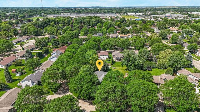 46 KENSINGTON COURT, Appleton, WI 54915