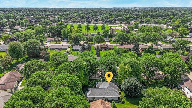 46 KENSINGTON COURT, Appleton, WI 54915