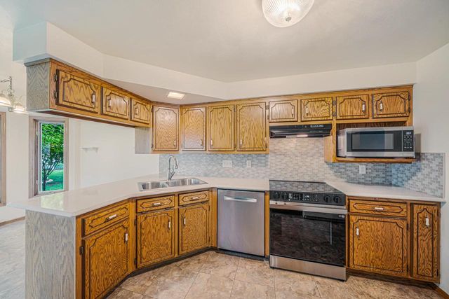 46 KENSINGTON COURT, Appleton, WI 54915