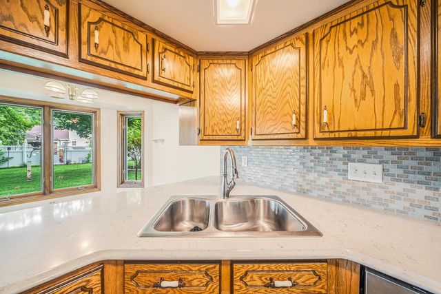 46 KENSINGTON COURT, Appleton, WI 54915