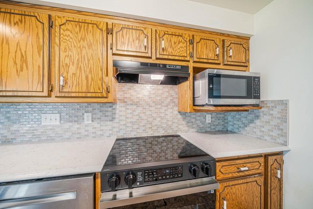 46 KENSINGTON COURT, Appleton, WI 54915
