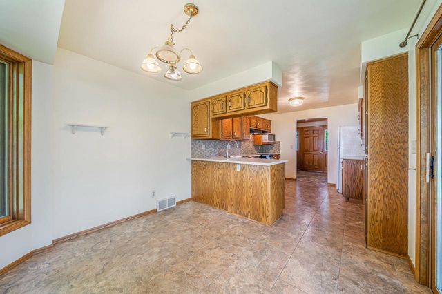 46 KENSINGTON COURT, Appleton, WI 54915