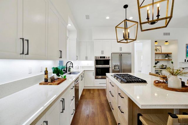 7073 SURFBIRD CIR, Carlsbad, CA 92011