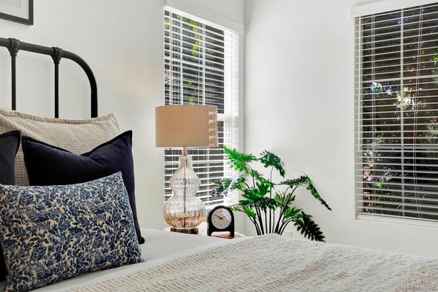 7073 SURFBIRD CIR, Carlsbad, CA 92011