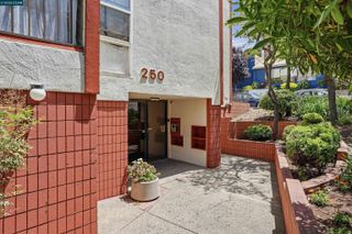 250 Whitmore St 106, Oakland, CA 94611