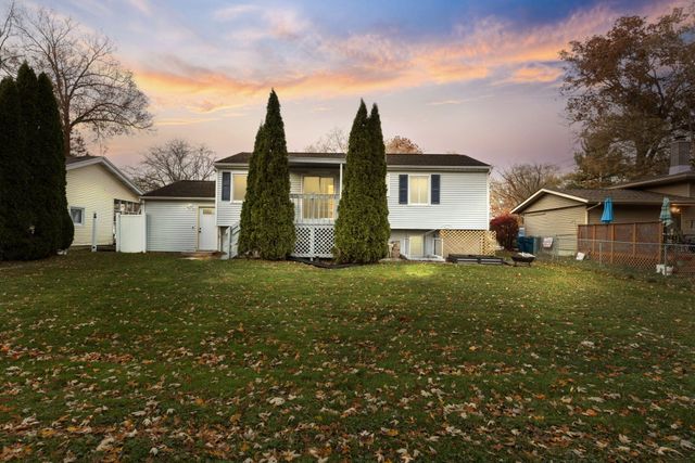 1807 W Porter Avenue, Chesterton, IN 46304