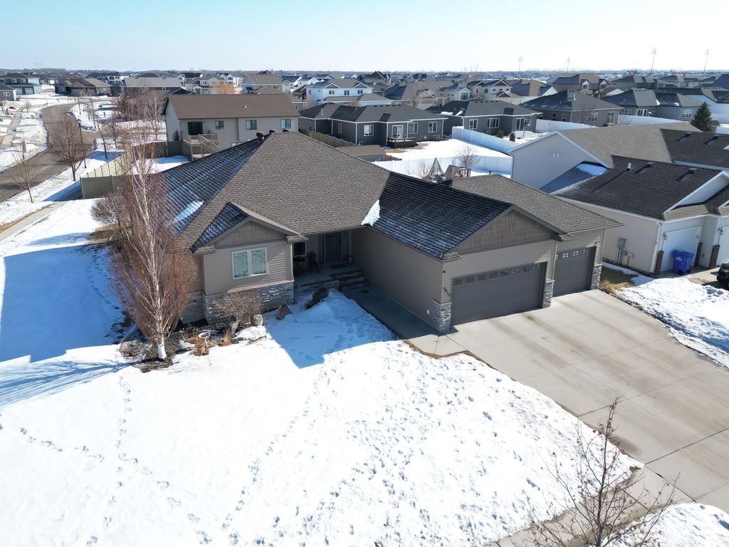 6810 24 Street S, Fargo, ND 58104