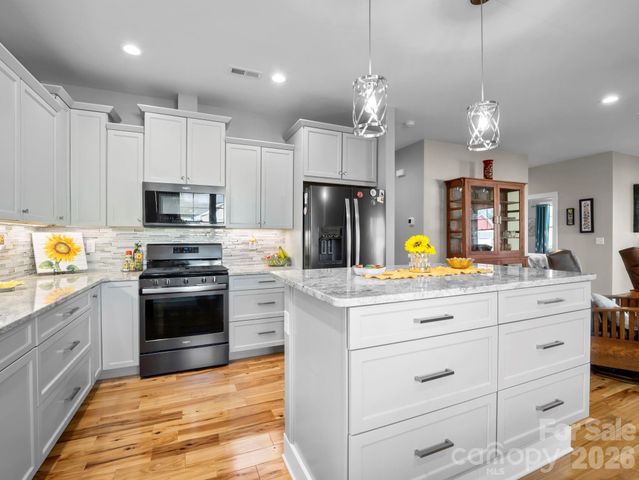 38 Winged Elm Court, Hendersonville, NC 28739