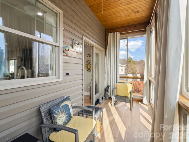 38 Winged Elm Court, Hendersonville, NC 28739