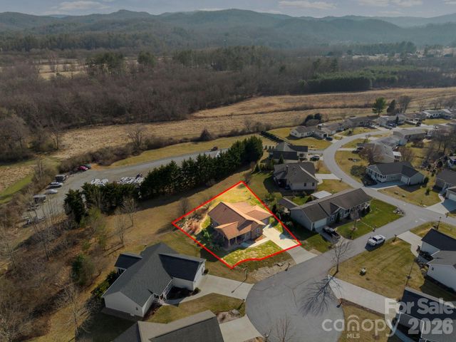 38 Winged Elm Court, Hendersonville, NC 28739