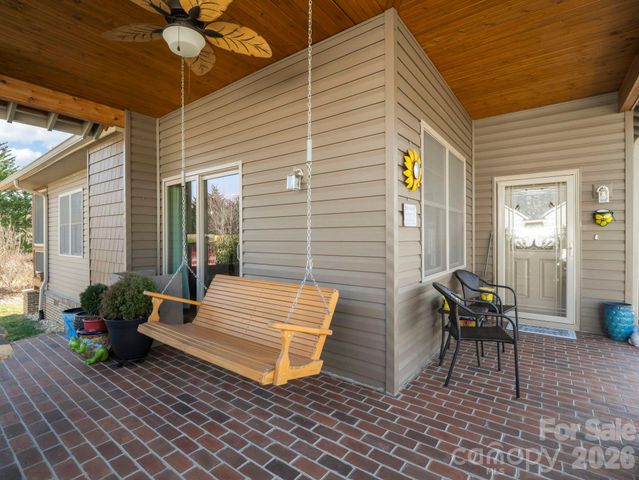 38 Winged Elm Court, Hendersonville, NC 28739