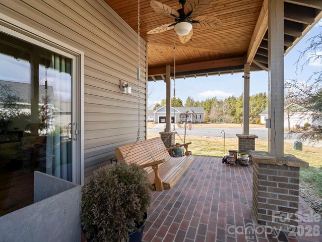 38 Winged Elm Court, Hendersonville, NC 28739