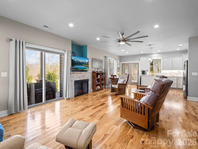 38 Winged Elm Court, Hendersonville, NC 28739