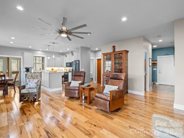 38 Winged Elm Court, Hendersonville, NC 28739