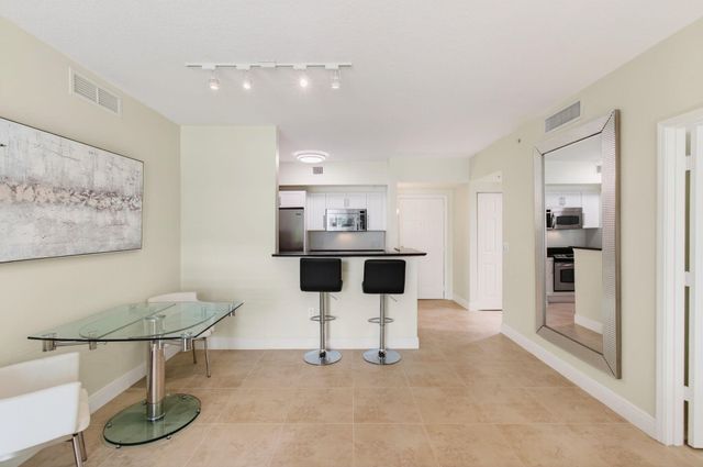 625 Casa Loma Boulevard 403, Boynton Beach, FL 33435