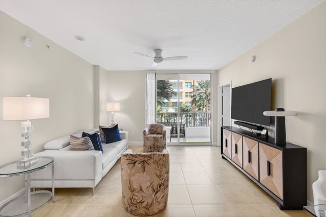 625 Casa Loma Boulevard 403, Boynton Beach, FL 33435