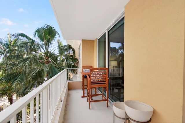 625 Casa Loma Boulevard 403, Boynton Beach, FL 33435