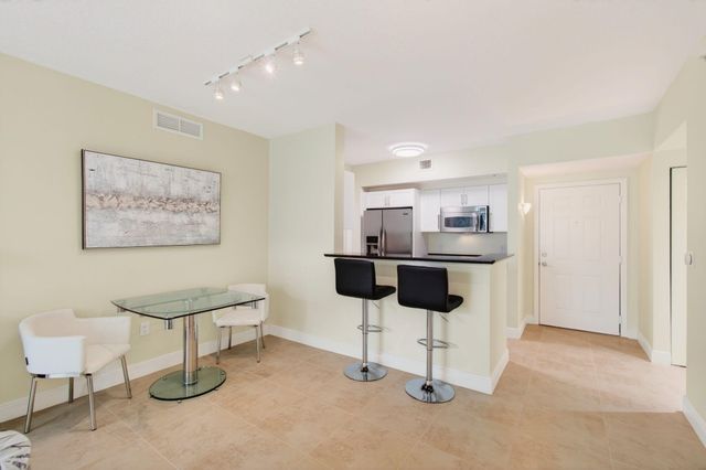 625 Casa Loma Boulevard 403, Boynton Beach, FL 33435