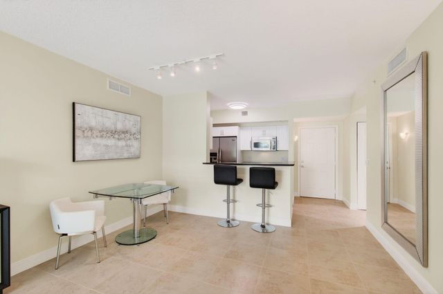 625 Casa Loma Boulevard 403, Boynton Beach, FL 33435