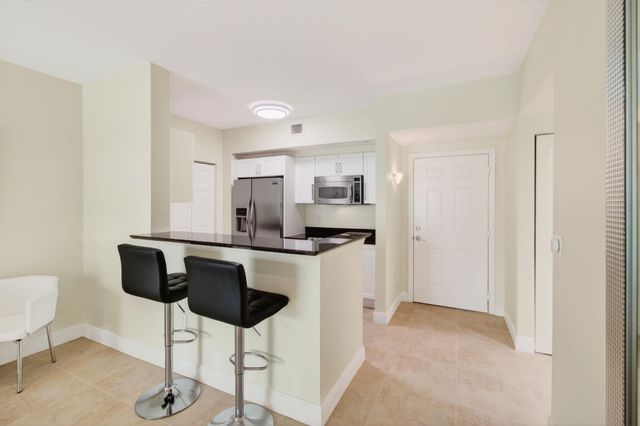 625 Casa Loma Boulevard 403, Boynton Beach, FL 33435