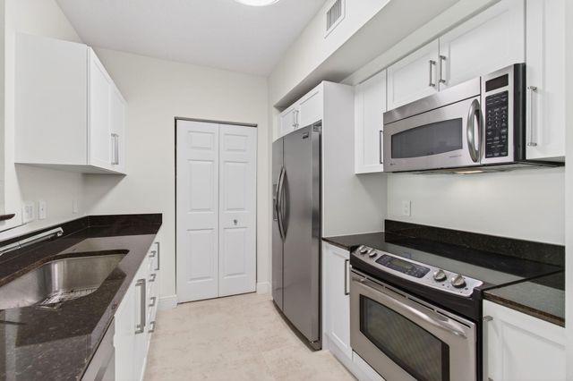 625 Casa Loma Boulevard 403, Boynton Beach, FL 33435